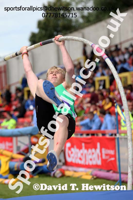 Inter boys pole vault, English Schools Track and Field. Photo: David T. Hewitson/Sports for All Pics